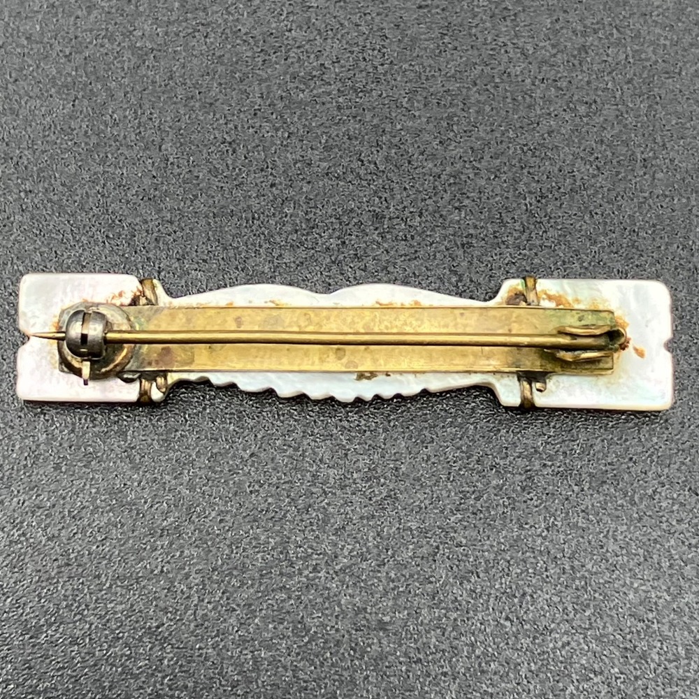 Vintage Handshake Friendship Pin White Carved Mother of Pearl Brass Tone 1.92in - Picture 7 of 7
